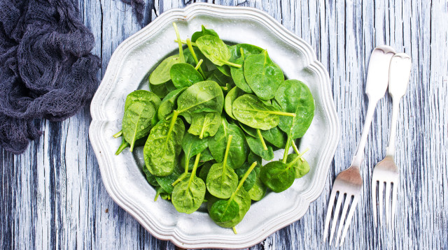 עלי תרד טריים (צילום: אינג'אימג')