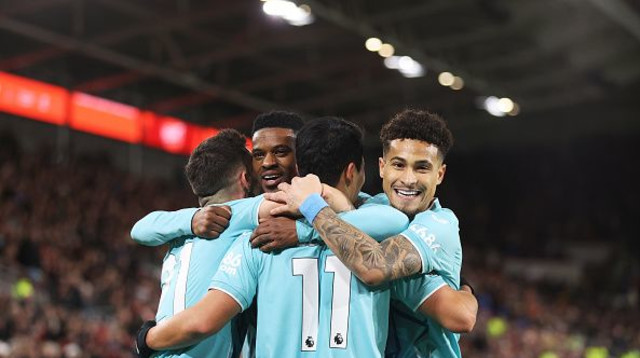 שחקני וולבס חוגגים (צילום: Alex Pantling / Staff)