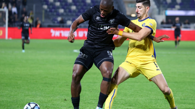 שחקן בית"ר ירושלים מול שחקן מכבי תל אביב עידן נחמיאס (צילום: דני מרון)