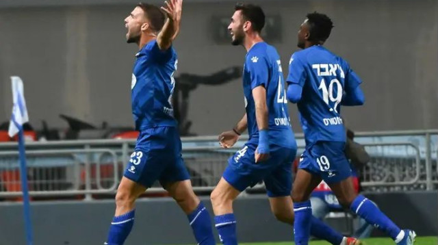 איזה ביצוע. זרגרי עם החברים (צילום: ברני ארדוב)