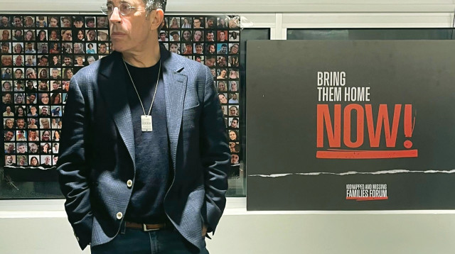 גרי סיינפלד בביקור נציגי משפחות החטופים (צילום: מטה המשפחות)