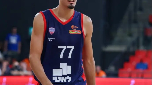 פתיחת עונה יפה עד כה. בן שרף (צילום: דני מרון)