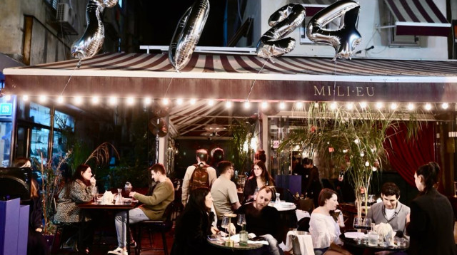 חוגגים בקטנה את השנה החדשה ב"מיליו" בדיזינגוף, תל אביב (צילום: אבשלום ששוני)