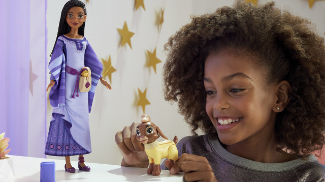 בובת אשא וחיית המחמד ולנטינו מבית Mattel, מתוך המשאלה של דיסני  (צילום: KSP)