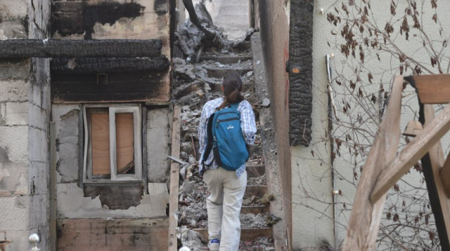 נזקי הטבח בקיבוץ בארי (צילום: אבשלום ששוני)