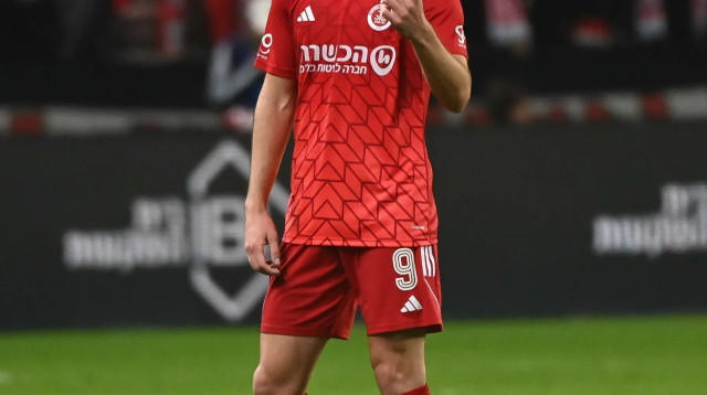 אלן אוז'בולט שחקן הפועל תל אביב (צילום: ברני ארדוב)