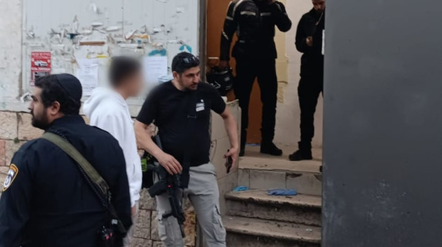 קריסת קיר בשכונת מאה שערים בירושלים (צילום: דוברות המשטרה)