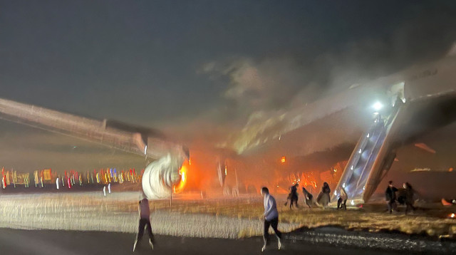 כך הצליחה חברת התעופה להציל 379 נוסעים ואנשי צוות (צילום: רויטרס)