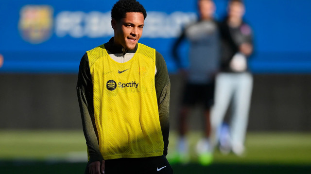 ויטור רוקה באימון ברצלונה (צילום: GettyImages, PAU BARRENA/AFP)