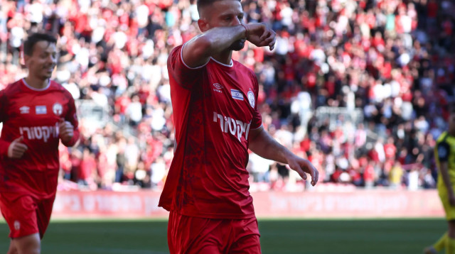 עדן שמיר שחקן הפועל באר שבע חוגג שער (צילום: דני מרון)