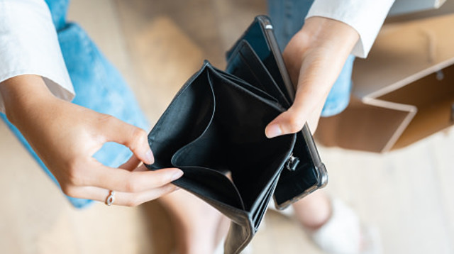 אני קורסת כלכלית - על מלחמה ודמי מזונות (צילום: Jackyenjoyphotography gettyimges)