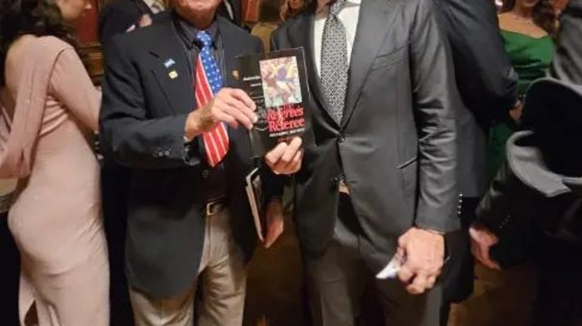 אברהם קליין עם פאביו קנבארו בטקס ספורטאים מצטיינים בהונגריה (צילום: באדיבות המצולם)