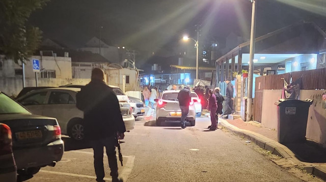 מקום פיצוץ מטען החבלה בפתח תקווה (צילום: פרטי)