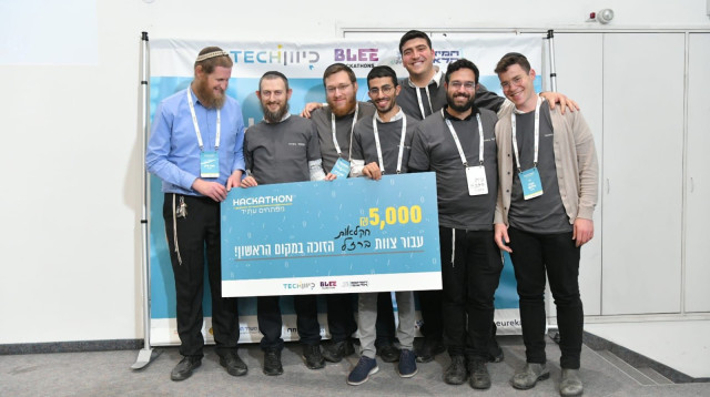 הסטודנטים שפיתחו את מערכת הבינה (צילום: פנחס עמנואל)