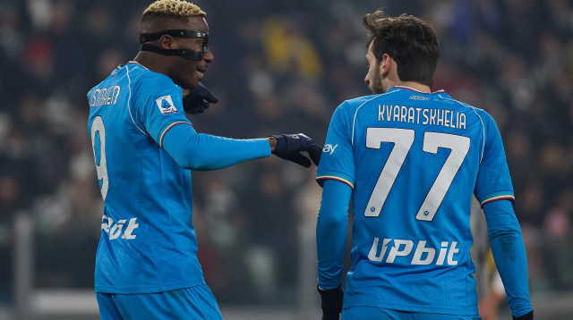 ויקטור אוסימן לצד חביצ'ה קברצחליה נאפולי (צילום: GettyImages)