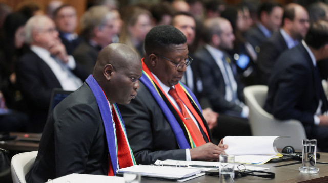 הנציגים מדרום אפריקה בבית הדין בהאג (צילום: REUTERS/Thilo Schmuelgen)