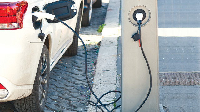 רכב חשמלי (צילום: אינג'אימג')