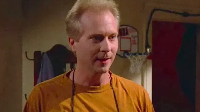פיטר קרומבי בתור "קרייזי ג'ו" בסיינפלד (צילום: צילום מסך נטפליקס)