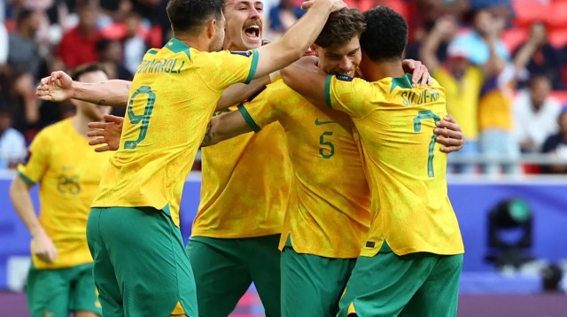 שחקני נבחרת אוסטרליה חוגגים (צילום: רויטרס)