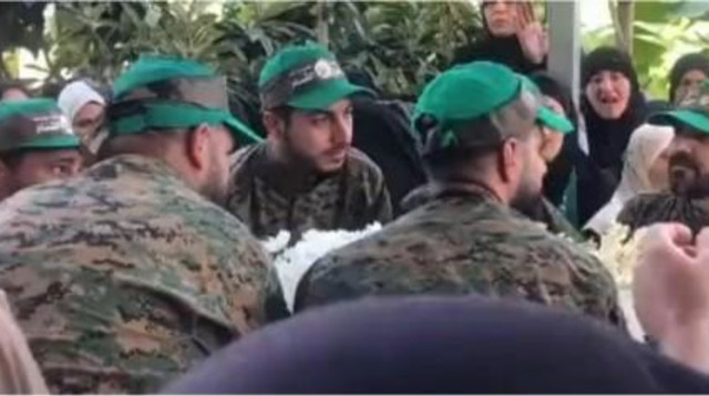 פעילי חמאס בניחום אבלים ח׳ליל חראז (צילום: ללא קרדיט)