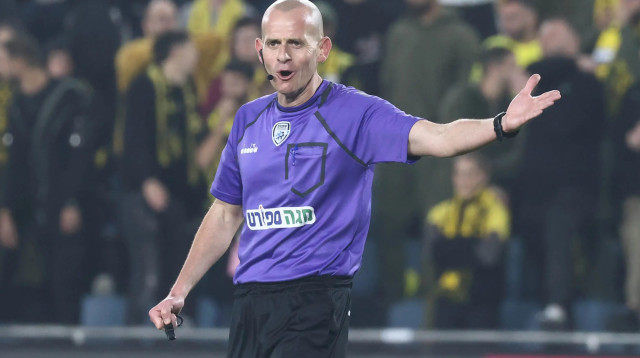 עידן לייבה שופט כדורגל (צילום: דני מרון)