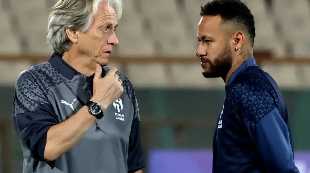 מאמן אל הילאל ז'ורז'ה זסוס עם ניימאר (צילום: GettyImages, ATTA KENARE/AFP)