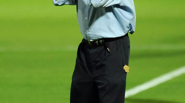 מאמן בני יהודה, דרור קשטן (צילום: ברני ארדוב)