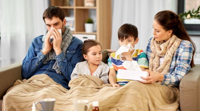 מצוננים ביחד? לא נורא, עוד מעט יעבור (צילום: אינג אימג')