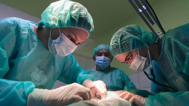 ניתוח ראש, אילוסטרציה (צילום: אינג'אימג')