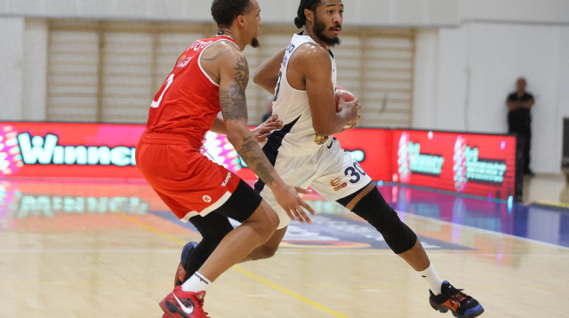 אלייז'ה סטיוארט הפועל אילת מול הפועל באר שבע (צילום: לירון מולדובן)