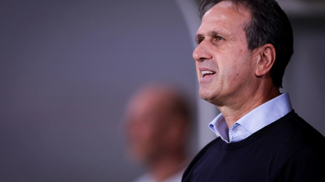 רוני לוי מאמן הפועל חיפה (צילום: מאור אלקסלסי)