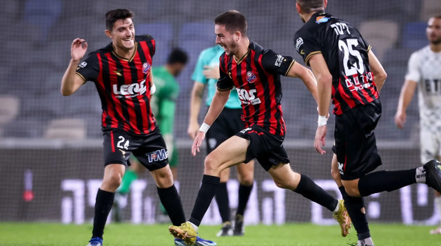 נועם בן הרוש הפועל חיפה חגיגה (צילום: מאור אלקסלסי)