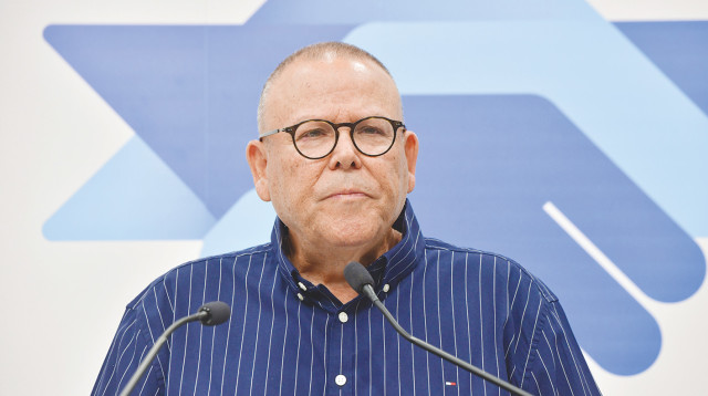 ארנון בר דוד (צילום: אבשלום ששוני)