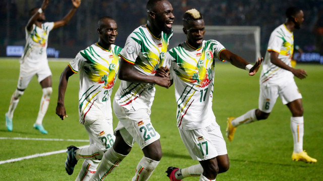 שחקני נבחרת מאלי חוגגים (צילום: רויטרס)