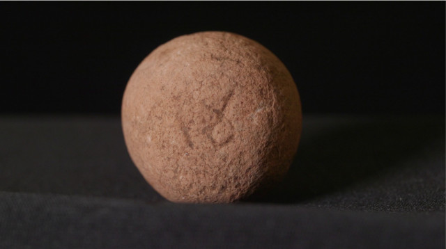 שקל מימי בית ראשון שנתגלתה בחפירות בהרי יהודה (צילום: אמיל אלדג'ם רשות העתיקות)