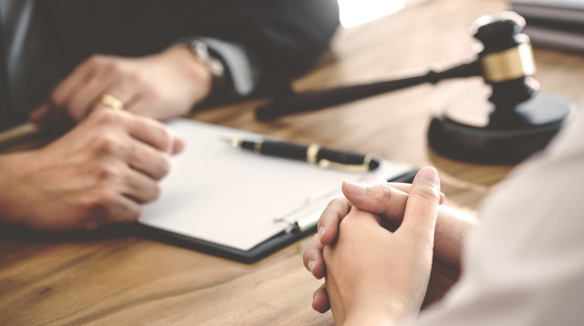 חתימה על ייפוי כוח מתמשך (צילום: אינגאימג')