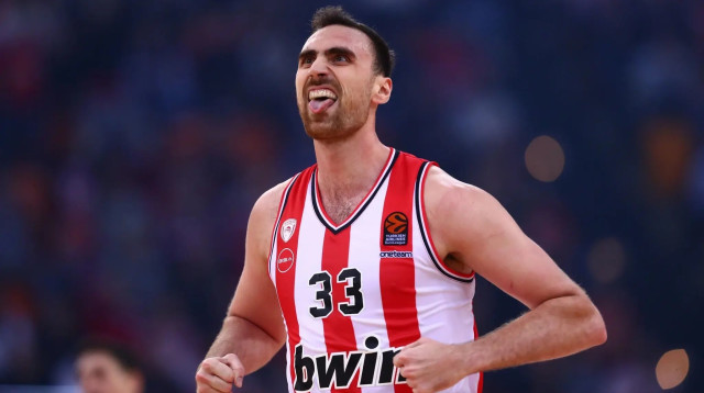 שחקן אולימפיאקוס ניקולה מילוטינוב (צילום: אתר רשמי, אולימפיאקוס)