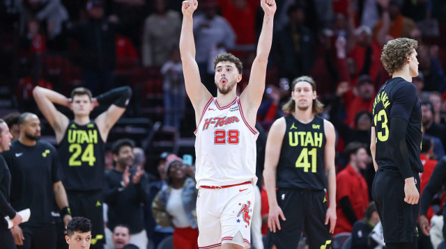 שחקן יוסטון רוקטס אלפרן שנגון (צילום: רויטרס)