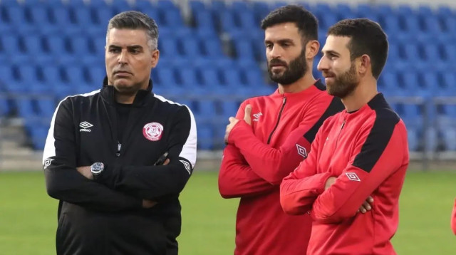 חנן ממן עם חיים סילבס באימון הפועל חדרה (צילום: שלומי גבאי)