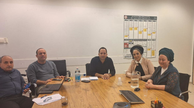 הפגישה במשרד התחבורה (צילום: יח"צ)