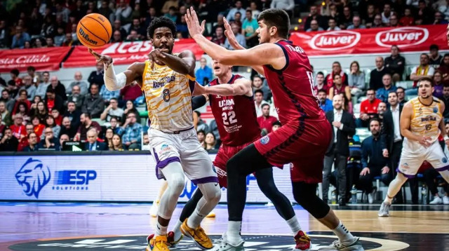 שון דאוסון הפועל חולון (צילום: אתר רשמי, ליגת האלופות של פיב"א)