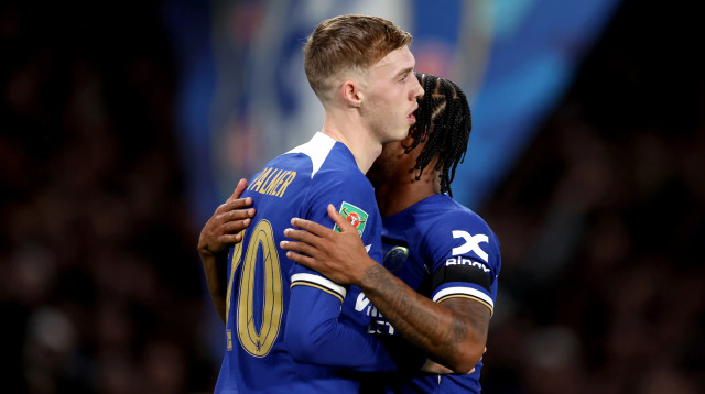 קול פאלמר לצד ראחים סטרלינג צ'לסי (צילום: GettyImages)