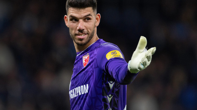 שוער הכוכב האדום בלגרד, עומרי גלזר (צילום: GettyImages, Visionhaus)