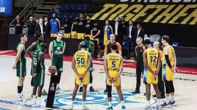 דקת דומיה לזכרו של ליאור ליובין לפני המשחק (צילום: אתר רשמי, Djordje Kostic)