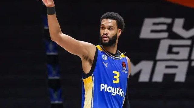 הציוות בינו לבין בונזי קולסון פותח עבור קטש אפשרויות חדשות. ג'יימס ווב (צילום: אתר רשמי, Djordje Kostic, Dragan Tesic)