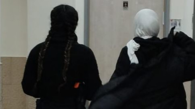 מעצר החשודה בתלישת הדגל בירושלים (צילום: דוברות המשטרה)