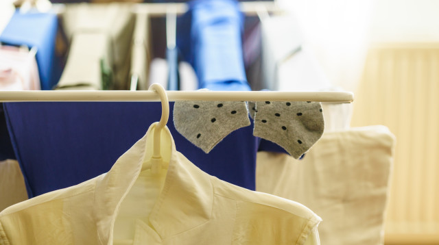 יבוש כביסה בתוך הבית (צילום: אינג'אימג')