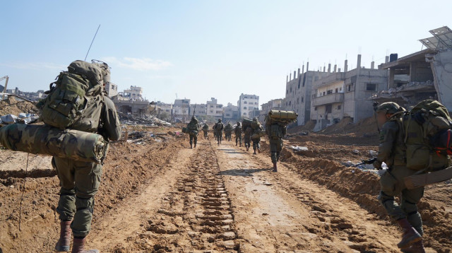 פעילות לוחמי חטיבת הצנחנים ברצועת עזה, ינואר 2024 (צילום: דובר צה"ל)