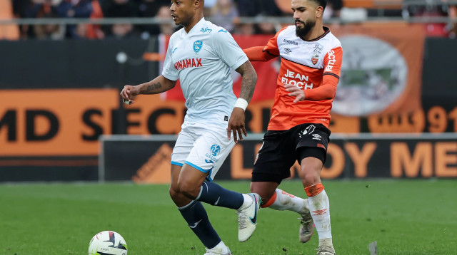 אנדרה איוו שחקן לה האבר לפני אימרן לוזה שחקן לוריין (צילום: GettyImages, FRED TANNEAU/AFP)