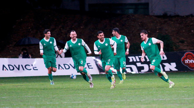 אופק פישלר עלי חטיב הפועל כפר סבא חגיגות (צילום: קובי אליהו)